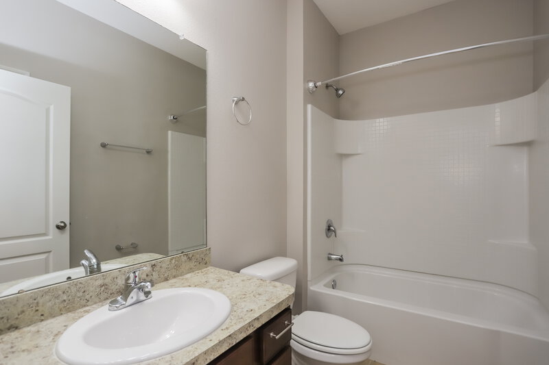 2,110/Mo, 11421 Warren Oaks Pl Riverview, FL 33578 Bathroom View