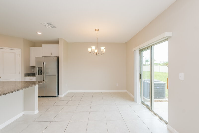 2,180/Mo, 5117 White Chicory Dr Apollo Beach, FL 33572 Dining Room View