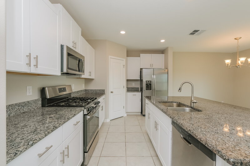 2,180/Mo, 5117 White Chicory Dr Apollo Beach, FL 33572 Kitchen View