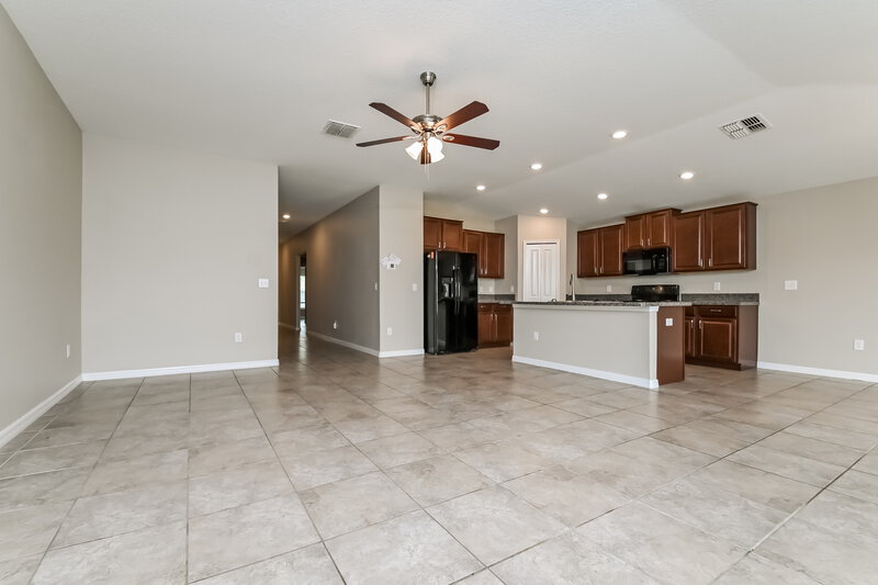 2,080/Mo, 7011 Wiseman Run Dr Ruskin, FL 33573 Living Room View 3