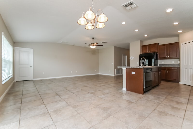 2,080/Mo, 7011 Wiseman Run Dr Ruskin, FL 33573 Dining Room View