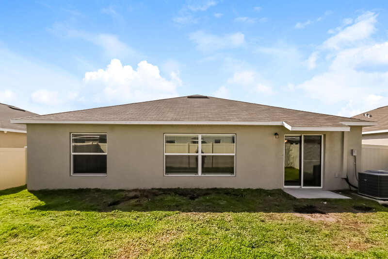 2,080/Mo, 7011 Wiseman Run Dr Ruskin, FL 33573 Rear View