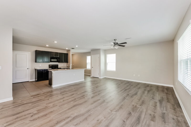 2,320/Mo, 10135 Mangrove Well Rd Sun City Center, FL 33573 Living Room View 2