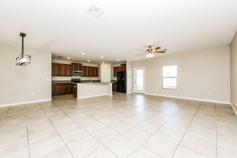 2,280/Mo, 7310 Tiger Trail Ct Sun City Center, FL 33573 Living Room View