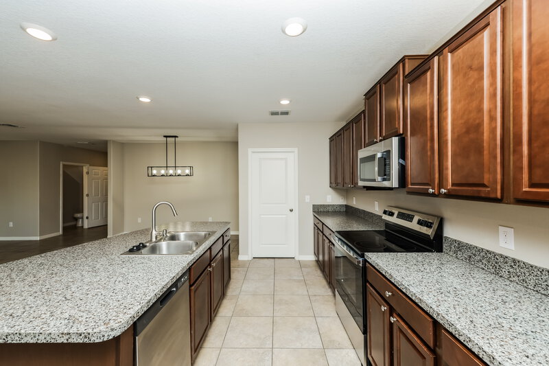 2,280/Mo, 7310 Tiger Trail Ct Sun City Center, FL 33573 Kitchen View