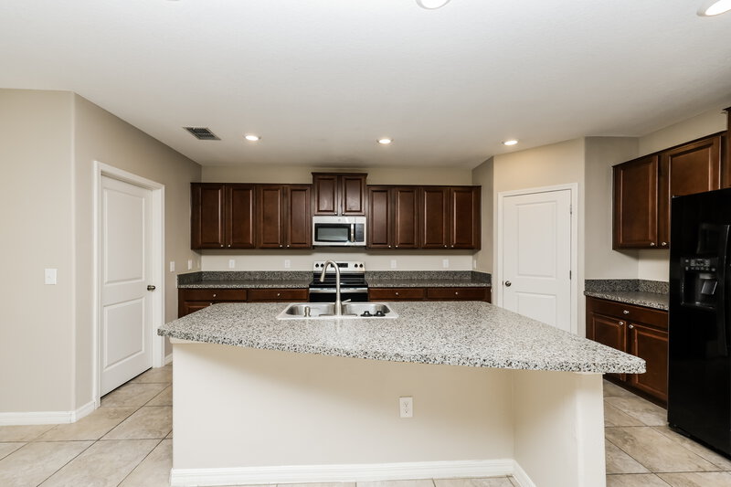 2,280/Mo, 7310 Tiger Trail Ct Sun City Center, FL 33573 Kitchen View 2
