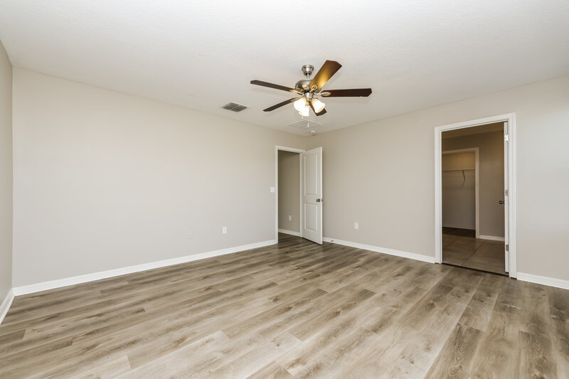 2,280/Mo, 7310 Tiger Trail Ct Sun City Center, FL 33573 Main Bedroom View