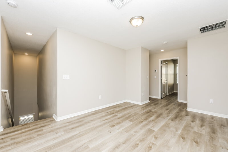 2,280/Mo, 7310 Tiger Trail Ct Sun City Center, FL 33573 Loft View