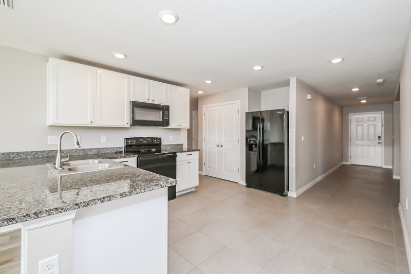 2,110/Mo, 11702 Miracle Mile Dr Riverview, FL 33578 Kitchen View