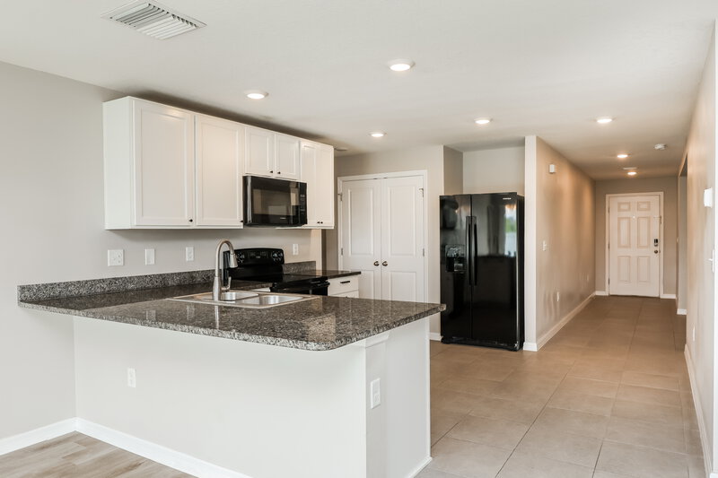 2,105/Mo, 11702 Miracle Mile Dr Riverview, FL 33578 Kitchen View 2