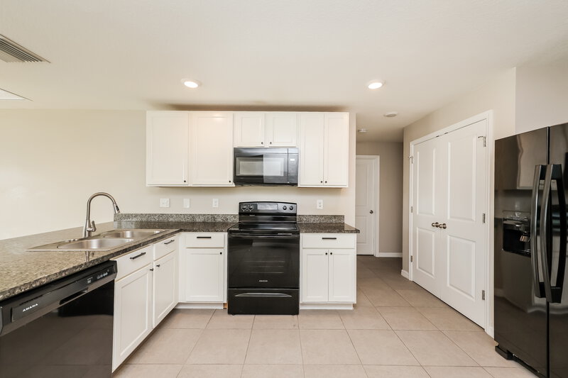 2,105/Mo, 11702 Miracle Mile Dr Riverview, FL 33578 Kitchen View 3