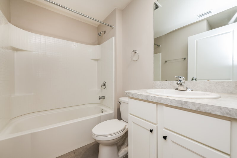 2,105/Mo, 11702 Miracle Mile Dr Riverview, FL 33578 Bathroom View