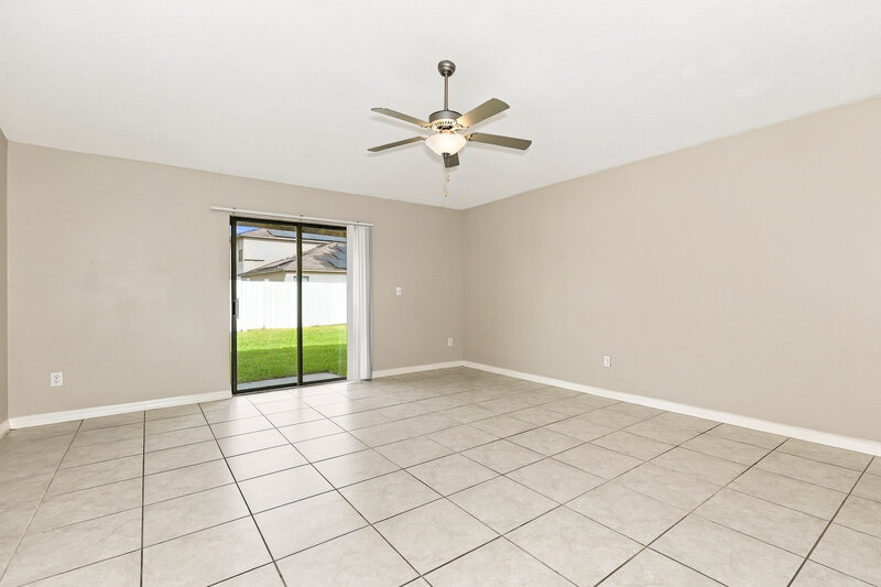 2,255/Mo, 3189 Lytton Hall Dr Zephyrhills, FL 33540 Living Room View 2