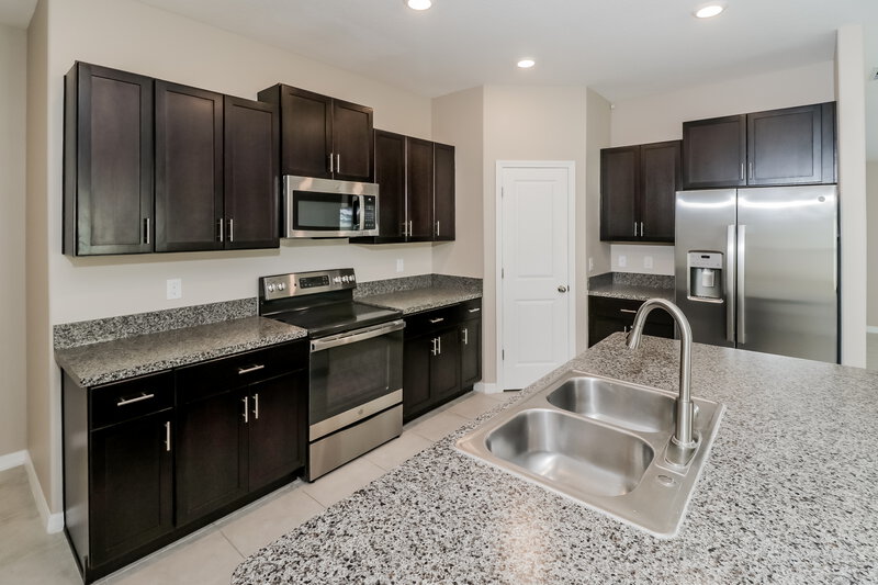 2,285/Mo, 3189 Lytton Hall Dr Zephyrhills, FL 33540 Kitchen View