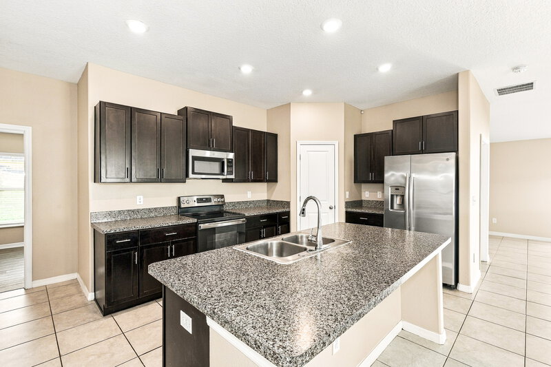 2,255/Mo, 3189 Lytton Hall Dr Zephyrhills, FL 33540 Kitchen View 2