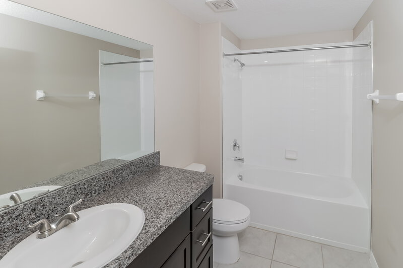 2,285/Mo, 3189 Lytton Hall Dr Zephyrhills, FL 33540 Bathroom View
