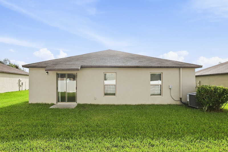 2,255/Mo, 3189 Lytton Hall Dr Zephyrhills, FL 33540 Rear View