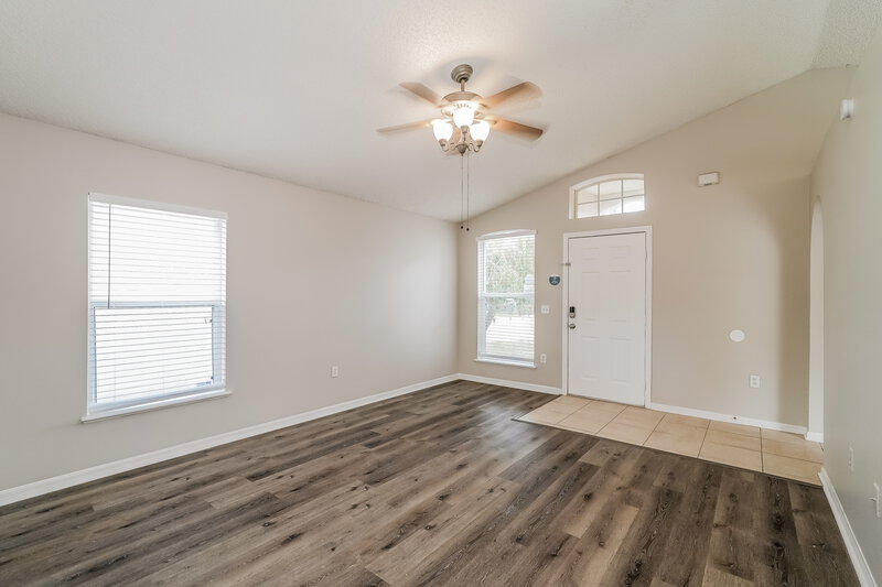 1,940/Mo, 30251 Double Dr Zephyrhills, FL 33545 Living Room View 2