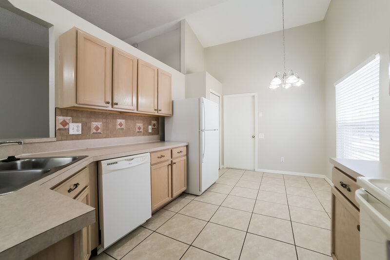 2,150/Mo, 12424 Early Run Ln Riverview, FL 33578 Kitchen View