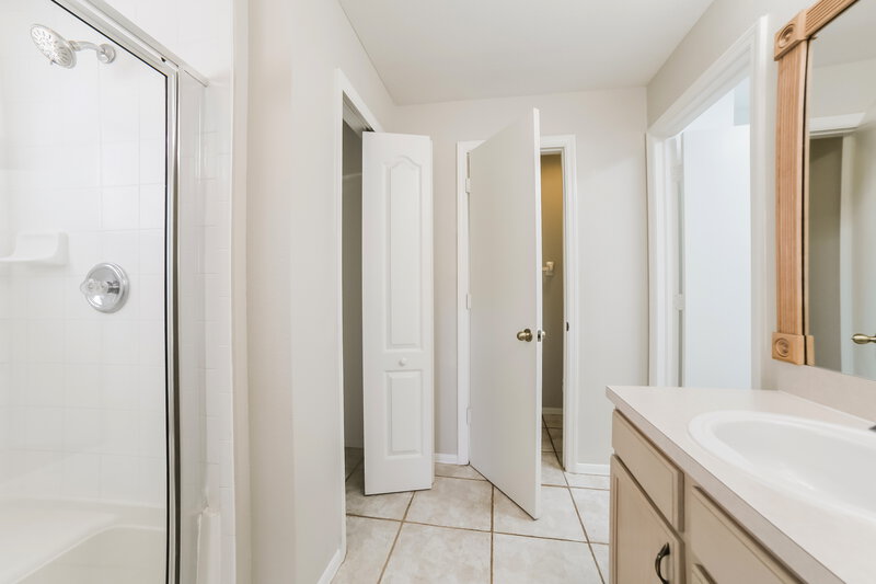 2,150/Mo, 12424 Early Run Ln Riverview, FL 33578 Main Bathroom View