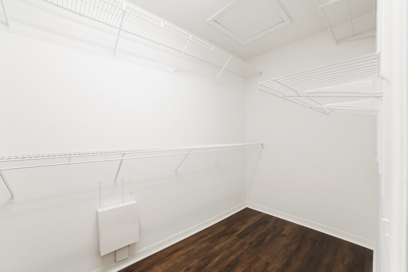 2,150/Mo, 12424 Early Run Ln Riverview, FL 33578 Walk In Closet View
