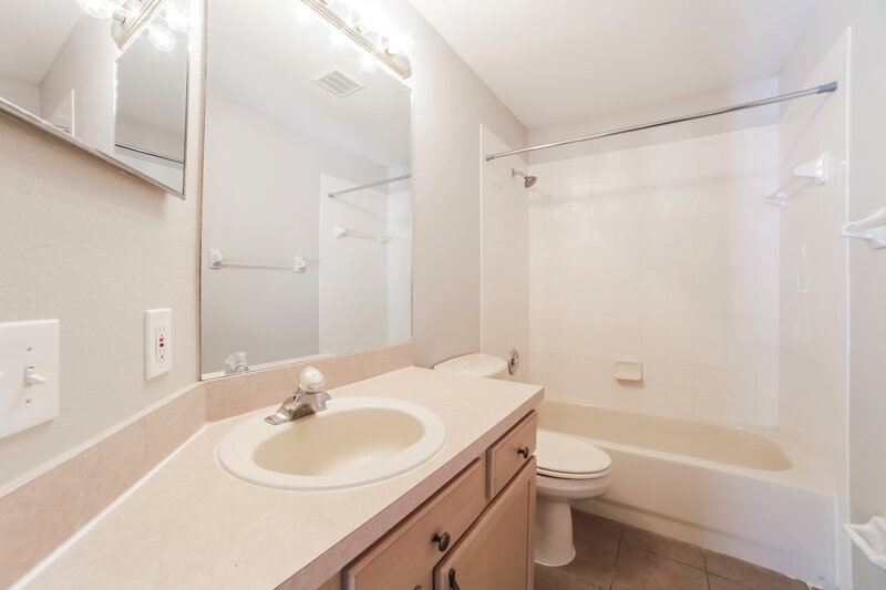 2,150/Mo, 12424 Early Run Ln Riverview, FL 33578 Bathroom View