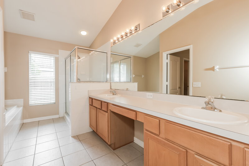1,955/Mo, 13223 Evening Sunset Ln Riverview, FL 33579 Main Bathroom View