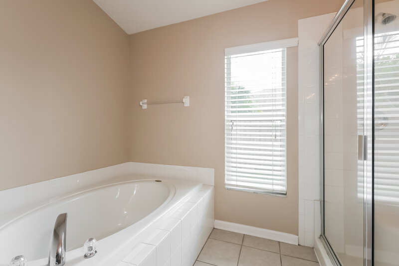 1,955/Mo, 13223 Evening Sunset Ln Riverview, FL 33579 Main Bathroom View 2