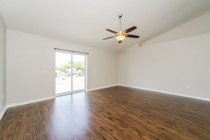 3,080/Mo, 8364 Greystone Dr Lakeland, FL 33810 Living Room View 2