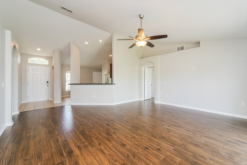 3,080/Mo, 8364 Greystone Dr Lakeland, FL 33810 Living Room View 3