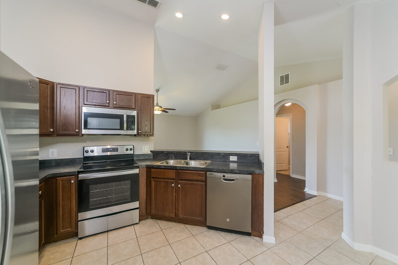 3,080/Mo, 8364 Greystone Dr Lakeland, FL 33810 Kitchen View 2