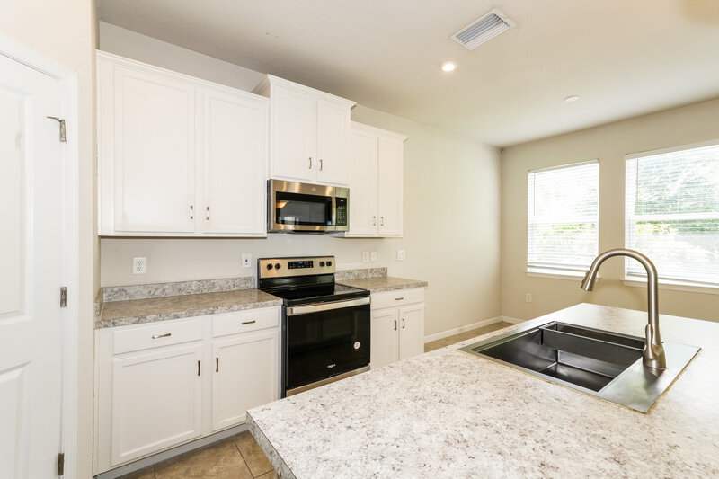 2,400/Mo, 18424 Hunters Meadow Walk Land O Lakes, FL 34638 Kitchen View 2