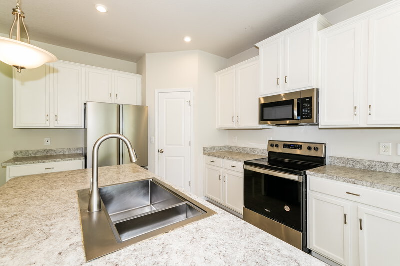 2,400/Mo, 18424 Hunters Meadow Walk Land O Lakes, FL 34638 Kitchen View 3