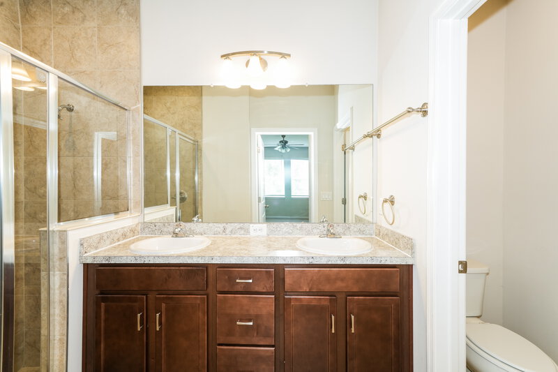 2,400/Mo, 18424 Hunters Meadow Walk Land O Lakes, FL 34638 Main Bathroom View