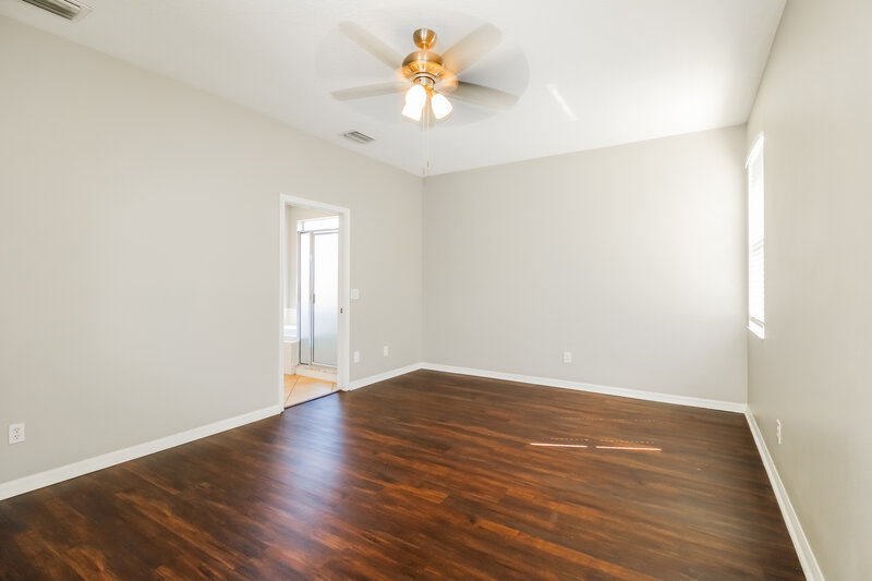 2,220/Mo, 4341 Larkenheath Dr Spring Hill, FL 34609 Main Bedroom View 2