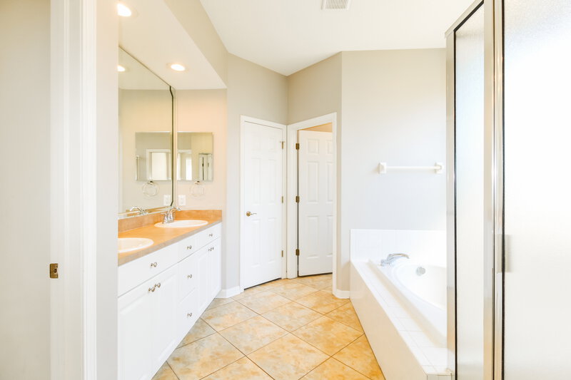 2,220/Mo, 4341 Larkenheath Dr Spring Hill, FL 34609 Main Bathroom View