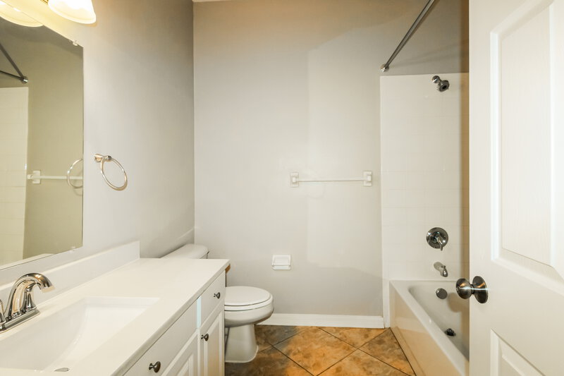 2,220/Mo, 4341 Larkenheath Dr Spring Hill, FL 34609 Bathroom View