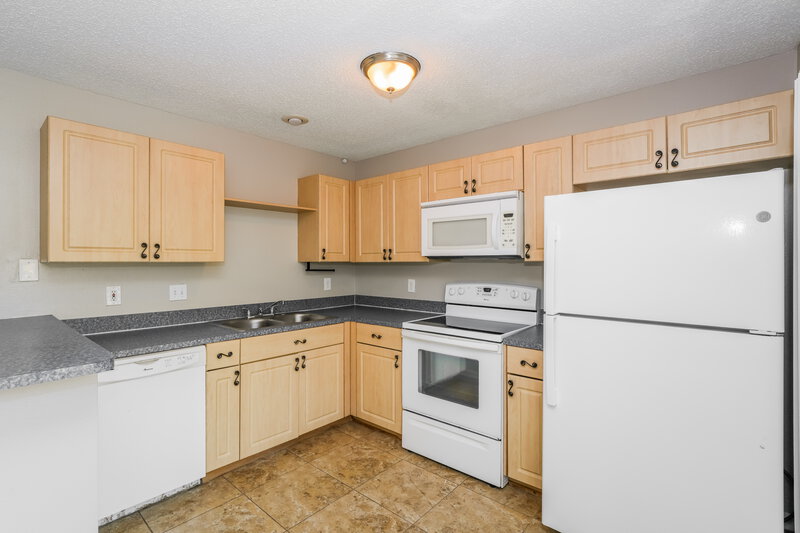 2,060/Mo, 3410 Palm Beach Dr Valrico, FL 33594 Kitchen View