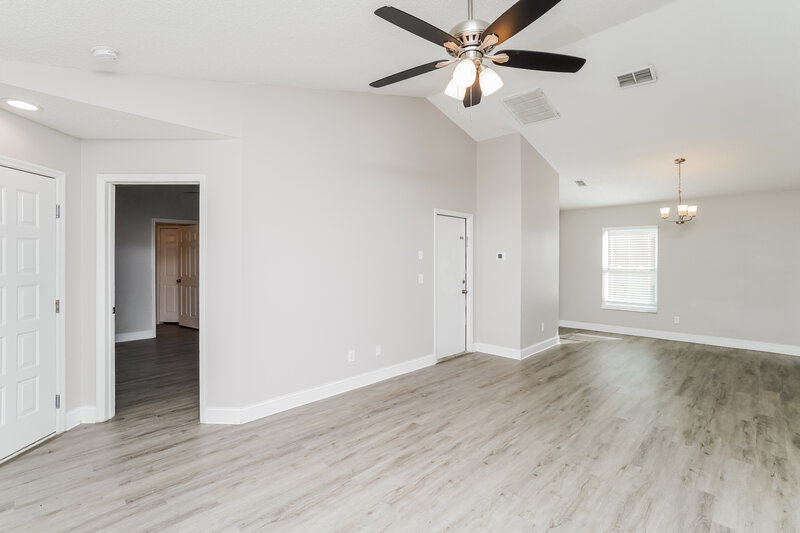 4,020/Mo, 602 Cape Cod Cir Valrico, FL 33594 Living Room View 2