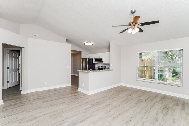 4,020/Mo, 602 Cape Cod Cir Valrico, FL 33594 Living Room View 3
