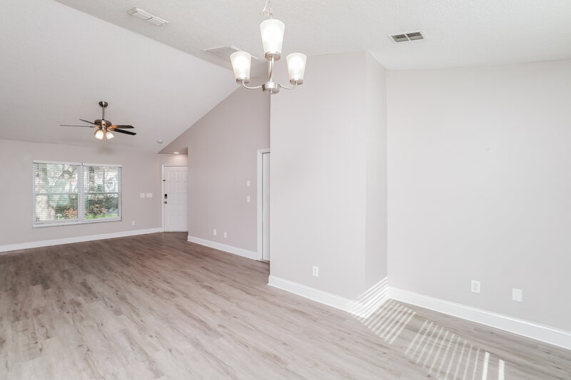 4,020/Mo, 602 Cape Cod Cir Valrico, FL 33594 Dining Room View