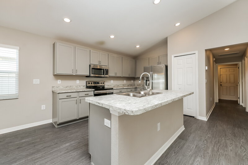 2,320/Mo, 11821 Stone Pine St Riverview, FL 33569 Kitchen View