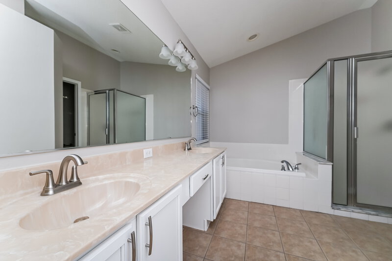 2,320/Mo, 11121 Rodeo Ln Riverview, FL 33579 Main Bathroom View