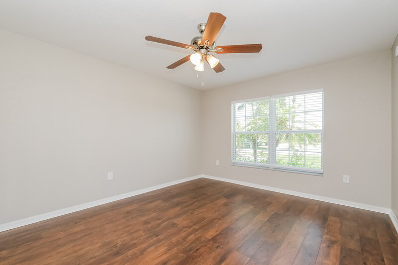 2,190/Mo, 11323 Southwind Lake Dr Gibsonton, FL 33534 Main Bedroom View 2