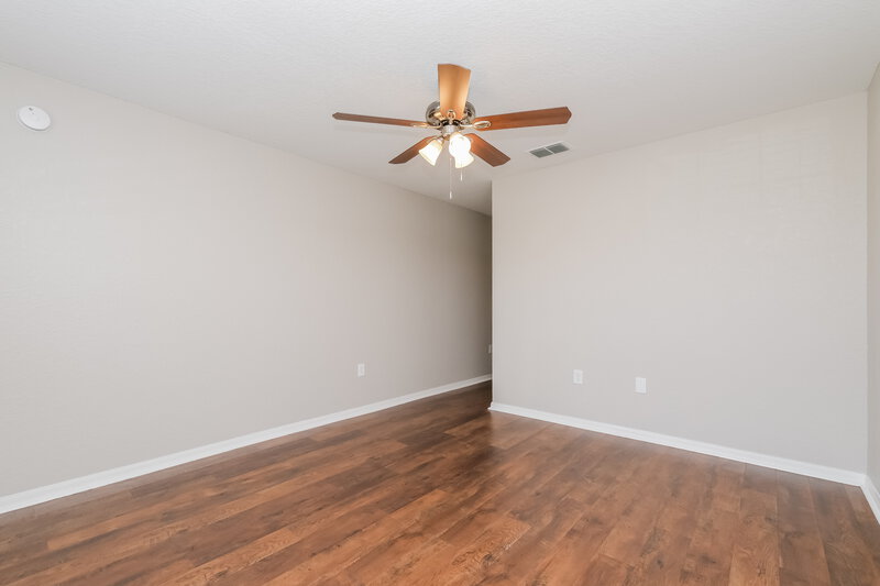 2,190/Mo, 11323 Southwind Lake Dr Gibsonton, FL 33534 Main Bedroom View 3