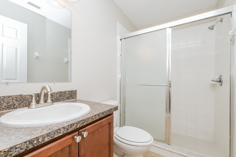 2,190/Mo, 11323 Southwind Lake Dr Gibsonton, FL 33534 Main Bathroom View