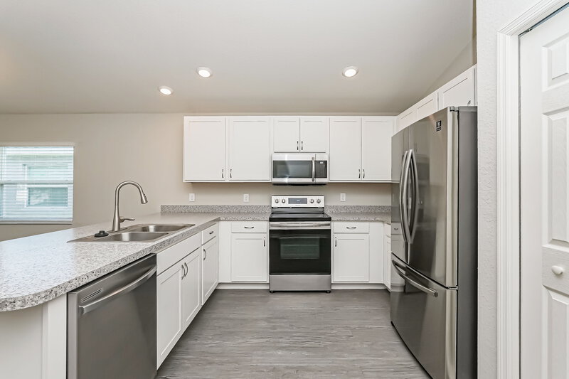 2,345/Mo, 11718 Stone Pine St Riverview, FL 33569 Kitchen View