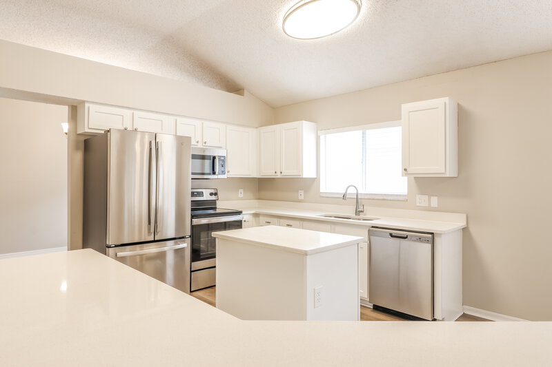 2,655/Mo, 10266 Oasis Palm Dr Tampa, FL 33615 Kitchen View 2