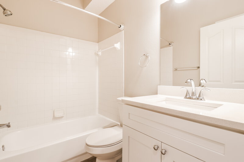 2,655/Mo, 10266 Oasis Palm Dr Tampa, FL 33615 Bathroom View