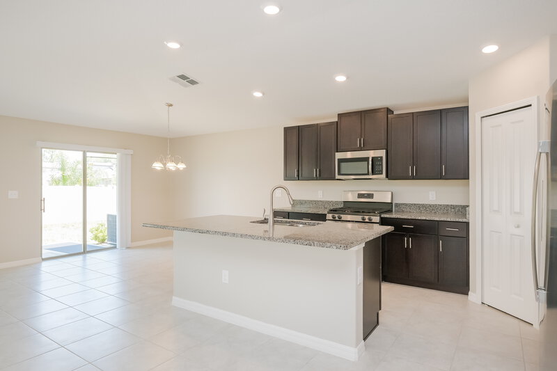 2,715/Mo, 5524 Rainwood Meadows Dr Apollo Beach, FL 33572 Kitchen View